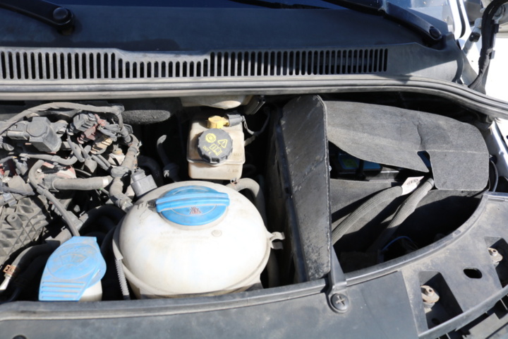 1300822-118 Volkswagen Transporter Kombi T32 2.0 TDI 4Motion DSG 2017 (Reparationsobjekt)