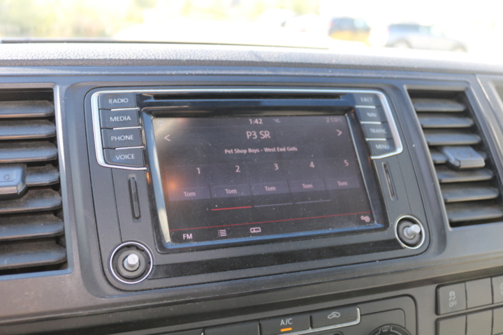 1300822-119 Volkswagen Transporter Kombi T32 2.0 TDI 4Motion DSG 2017 (Reparationsobjekt)