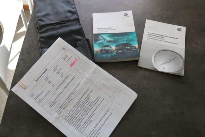 1300822-122 Volkswagen Transporter Kombi T32 2.0 TDI 4Motion DSG 2017 (Reparationsobjekt)