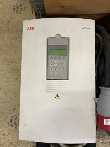 1396368-3 Elmotor med frekvensomriktare - ABB M2AA 160 L4 / ABB ACS 600