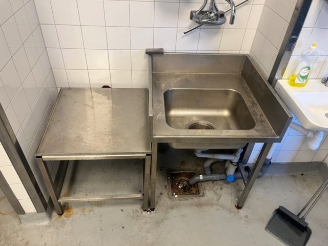 1409927-2 Washing/rinsing benches and unloading bench