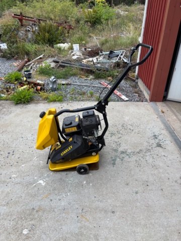 1372439-4 Ny/oanvänd markvibrator - Stanley