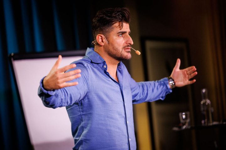 1411723-2 Inspirationsföreläsning med Charbel Gabro, utsedd till Årets Talare 2019 & 2024, värde ca 40 000kr