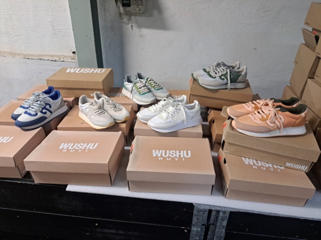 1401705-2 Stort klädparti från Mayor AB