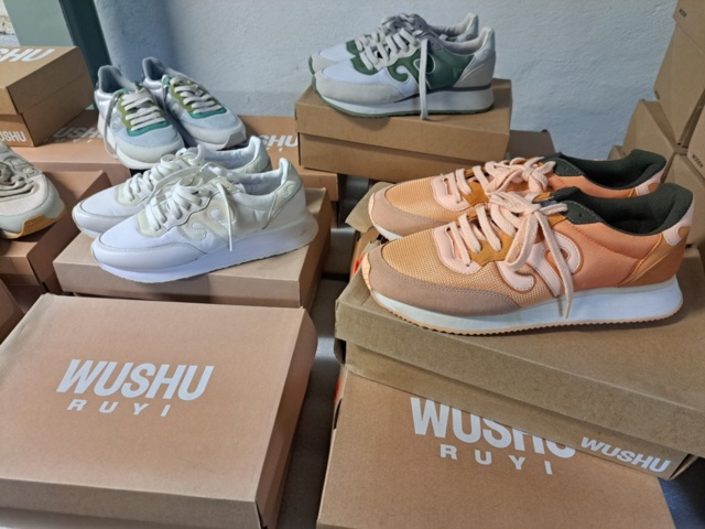 1401705-3 Stort klädparti från Mayor AB