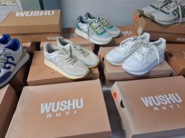 1401705-4 Stort klädparti från Mayor AB