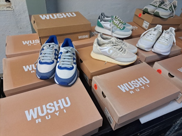 1401705-5 Stort klädparti från Mayor AB