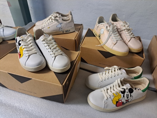 1401705-7 Stort klädparti från Mayor AB