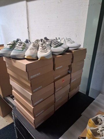 1401705-9 Stort klädparti från Mayor AB