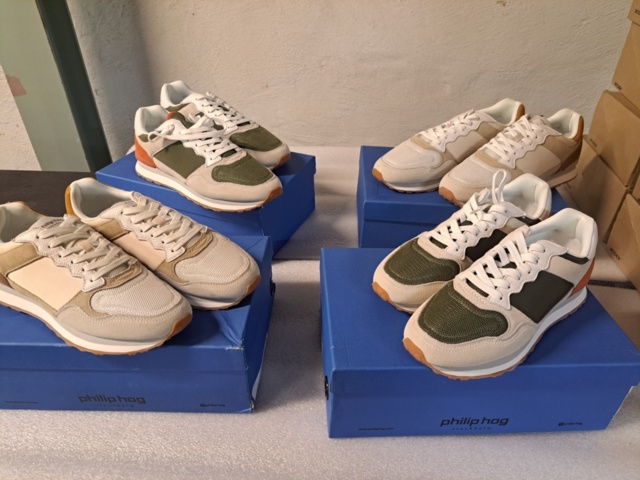 1401705-11 Stort klädparti från Mayor AB