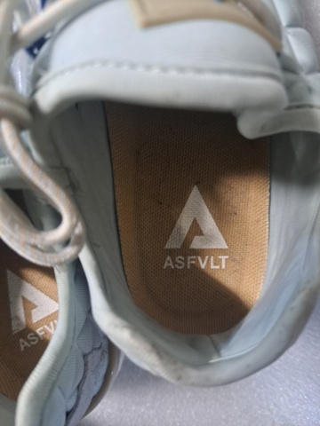 1401705-13 Stort klädparti från Mayor AB