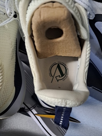 1401705-14 Stort klädparti från Mayor AB