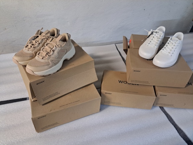 1401705-16 Stort klädparti från Mayor AB