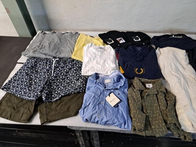 1401705-29 Stort klädparti från Mayor AB