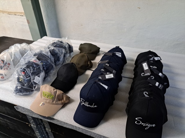 1401705-36 Stort klädparti från Mayor AB