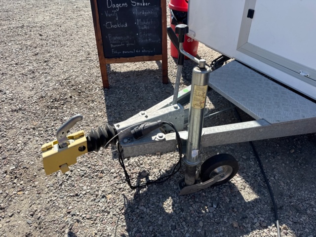 1411752-8 Fullutrustad glassvagn, år 2022