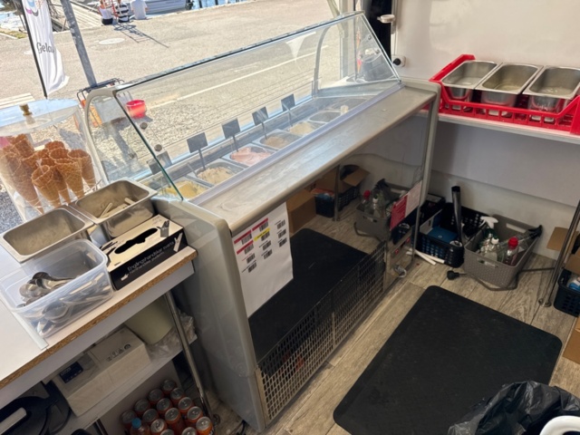 1411752-14 Fullutrustad glassvagn, år 2022