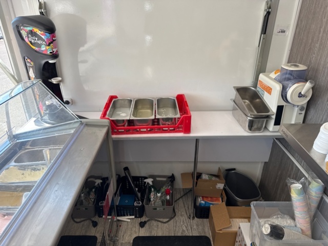 1411752-16 Fullutrustad glassvagn, år 2022