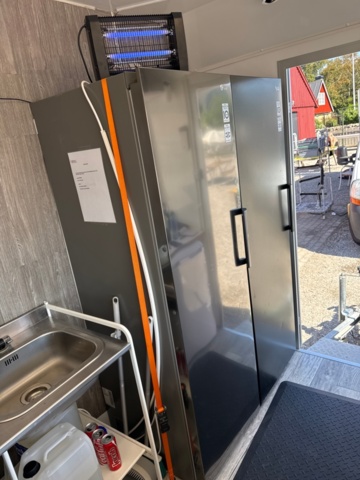 1411752-19 Fullutrustad glassvagn, år 2022