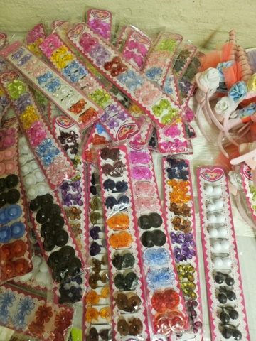 1408856-6 Håraccessoarer, pärlset m.m.