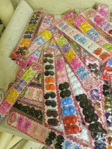 1408856-7 Håraccessoarer, pärlset m.m.