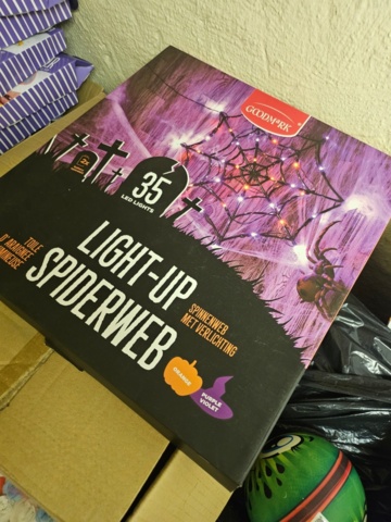 1408858-5 Blandat parti – lampor, dekoration, bollar och spel