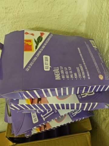 1408858-6 Blandat parti – lampor, dekoration, bollar och spel