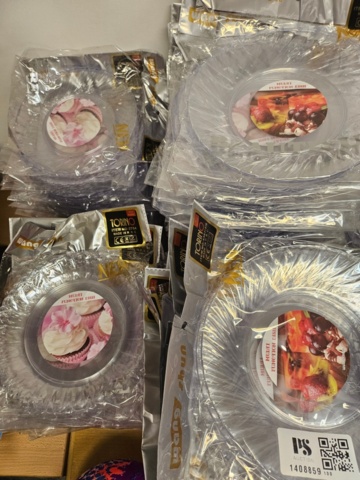 1408859-4 Tallrikar i plast