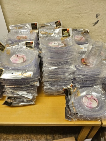 1408860-2 Plasttallrikar m.m.