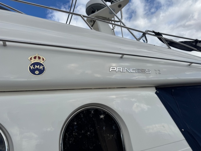 1411906-8 Princess 72 – 1997 – Lyxig motorjakt
