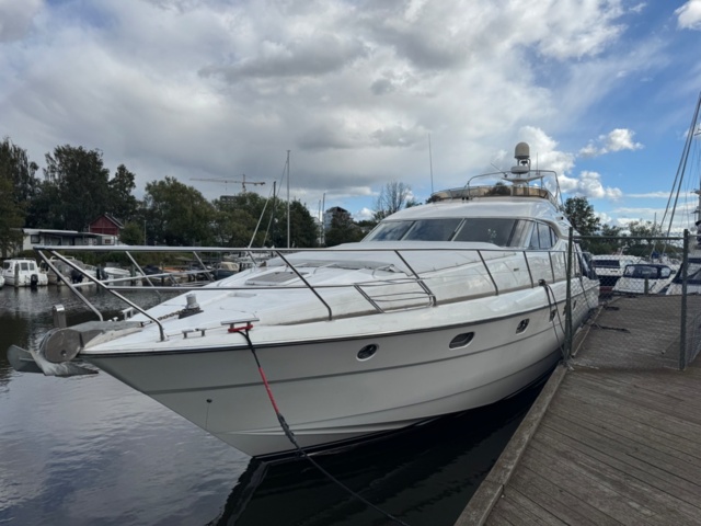 1411906-3 Princess 72 – 1997 – Lyxig motorjakt