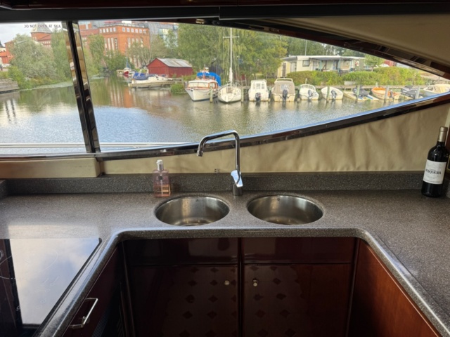 1411906-28 Princess 72 – 1997 – Lyxig motorjakt