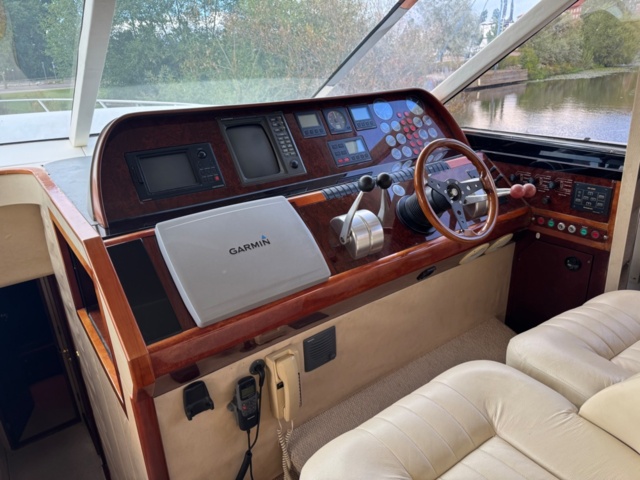 1411906-31 Princess 72 – 1997 – Lyxig motorjakt