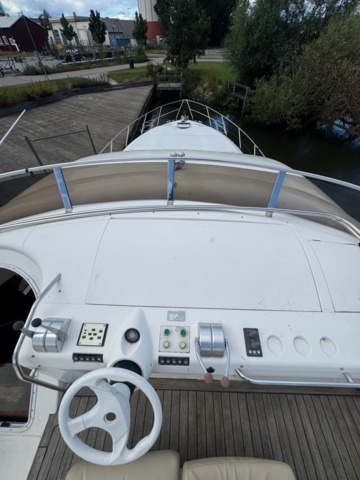 1411906-72 Princess 72 – 1997 – Lyxig motorjakt