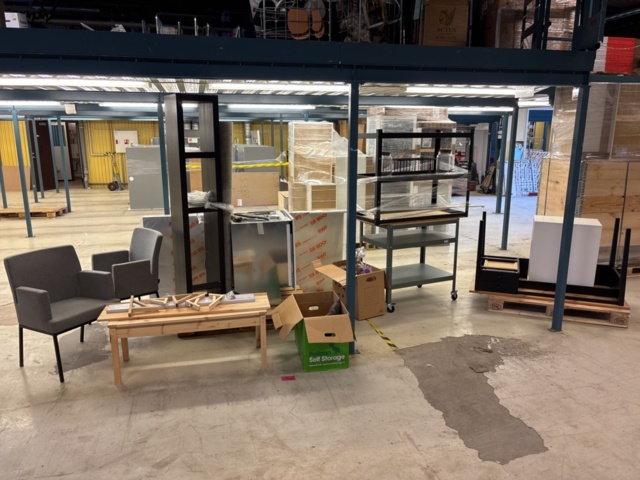 1387007-1 Parti med diverse bohag - diskmaskin, möbler, inredning, m.m.