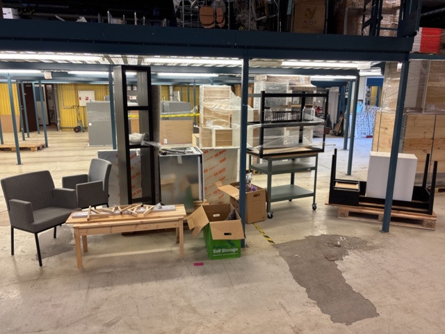 1387007-45 Parti med diverse bohag - diskmaskin, möbler, inredning, m.m.