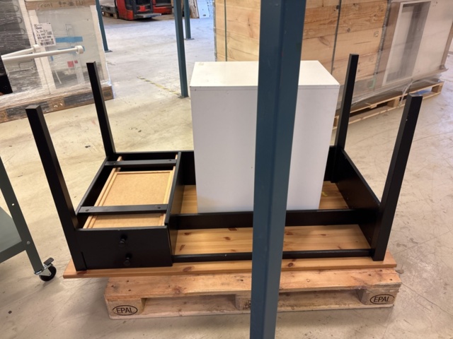 1387007-5 Parti med diverse bohag - diskmaskin, möbler, inredning, m.m.