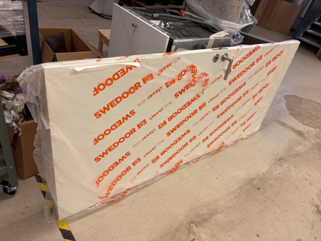 1387007-6 Parti med diverse bohag - diskmaskin, möbler, inredning, m.m.