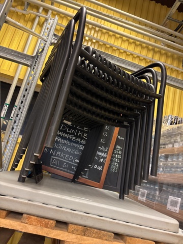 1387007-10 Parti med diverse bohag - diskmaskin, möbler, inredning, m.m.