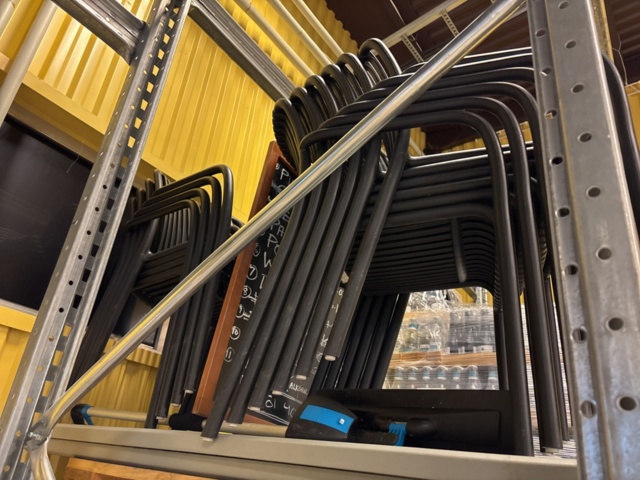 1387007-12 Parti med diverse bohag - diskmaskin, möbler, inredning, m.m.