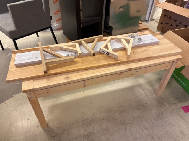 1387007-15 Parti med diverse bohag - diskmaskin, möbler, inredning, m.m.