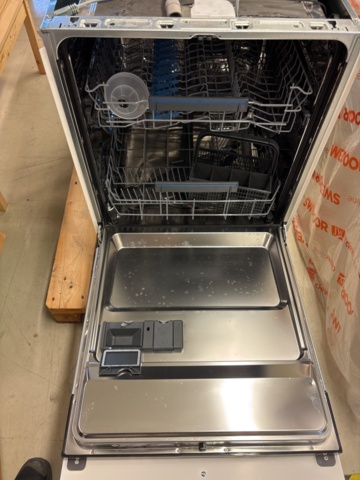 1387007-21 Parti med diverse bohag - diskmaskin, möbler, inredning, m.m.