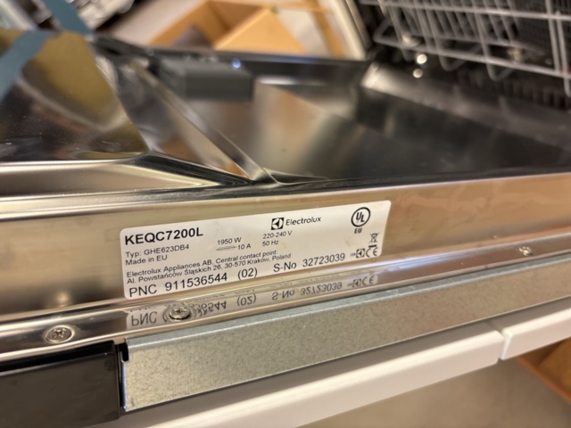 1387007-23 Parti med diverse bohag - diskmaskin, möbler, inredning, m.m.