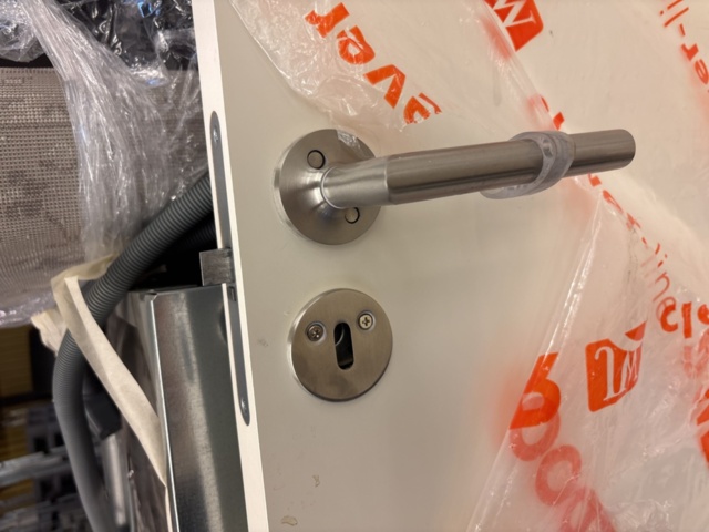 1387007-29 Parti med diverse bohag - diskmaskin, möbler, inredning, m.m.