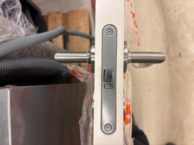 1387007-30 Parti med diverse bohag - diskmaskin, möbler, inredning, m.m.