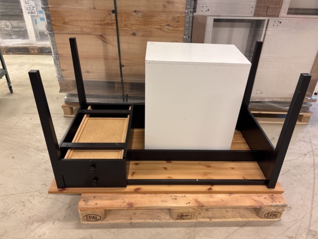 1387007-31 Parti med diverse bohag - diskmaskin, möbler, inredning, m.m.