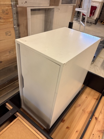 1387007-34 Parti med diverse bohag - diskmaskin, möbler, inredning, m.m.