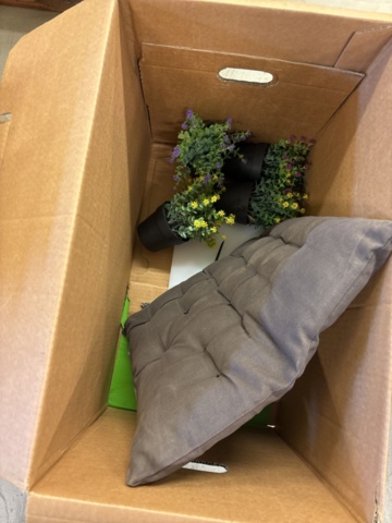 1387007-37 Parti med diverse bohag - diskmaskin, möbler, inredning, m.m.