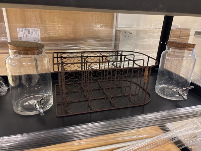 1387007-42 Parti med diverse bohag - diskmaskin, möbler, inredning, m.m.