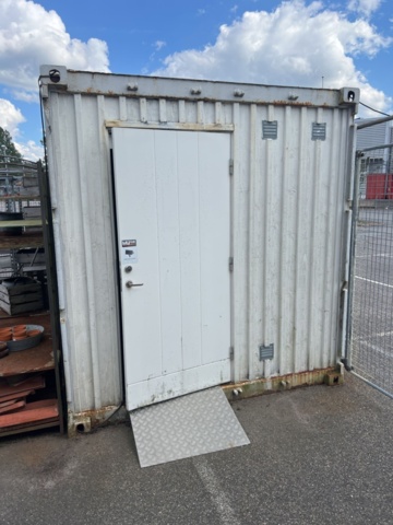 1395595-3 Container 20 fot med innehåll